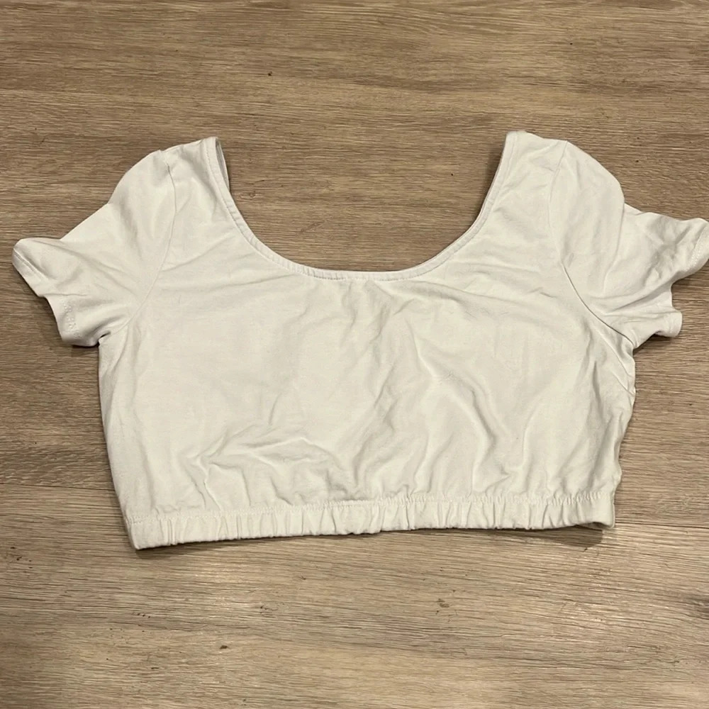 Urban Outfitters White Cropped T Shirt
